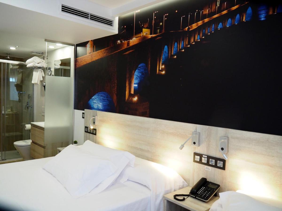 Hostal Don Suero De Quinones Hospital de Órbigo المظهر الخارجي الصورة