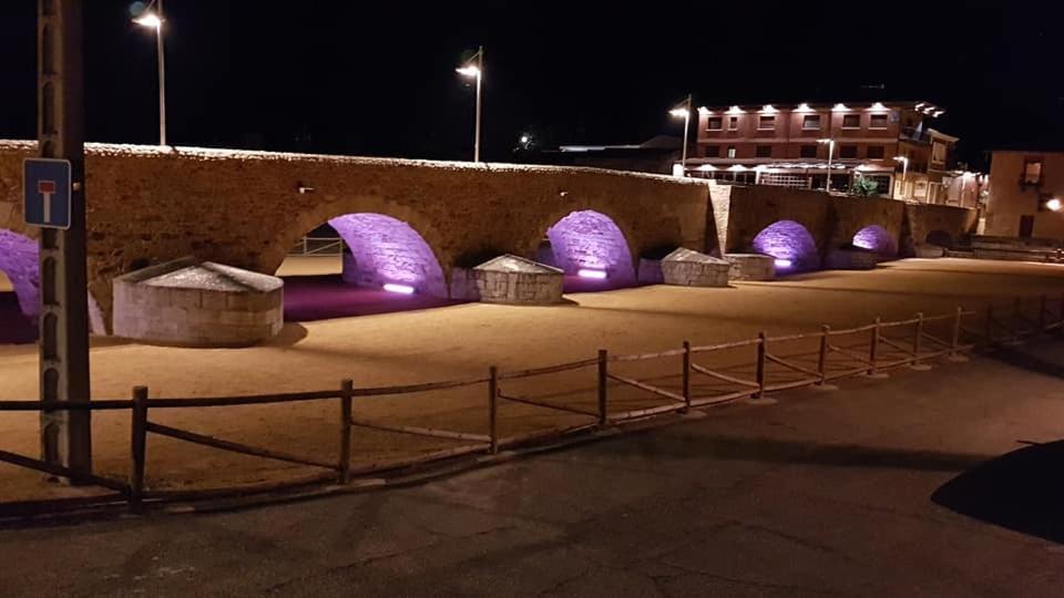 Hostal Don Suero De Quinones Hospital de Órbigo المظهر الخارجي الصورة