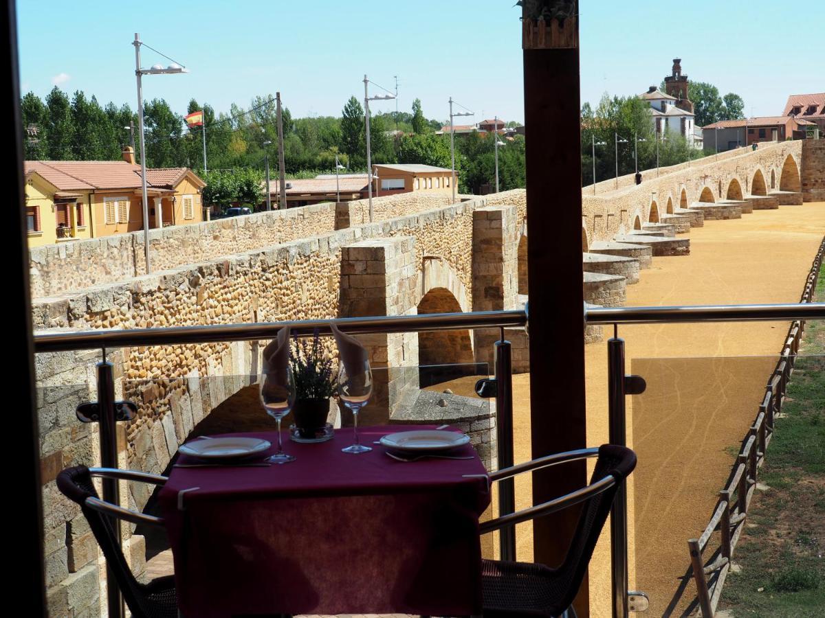 Hostal Don Suero De Quinones Hospital de Órbigo المظهر الخارجي الصورة