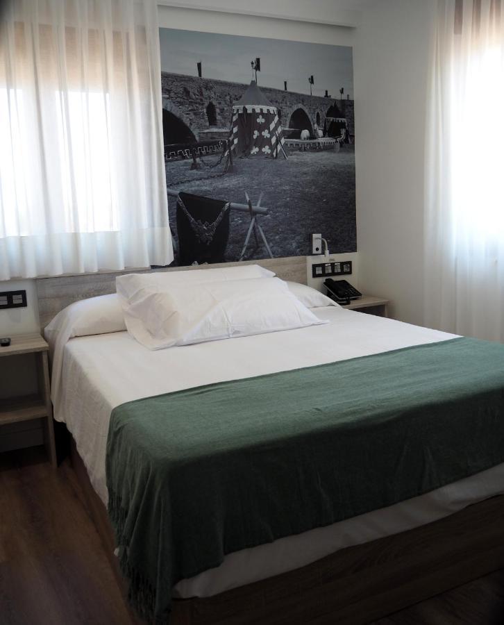 Hostal Don Suero De Quinones Hospital de Órbigo المظهر الخارجي الصورة