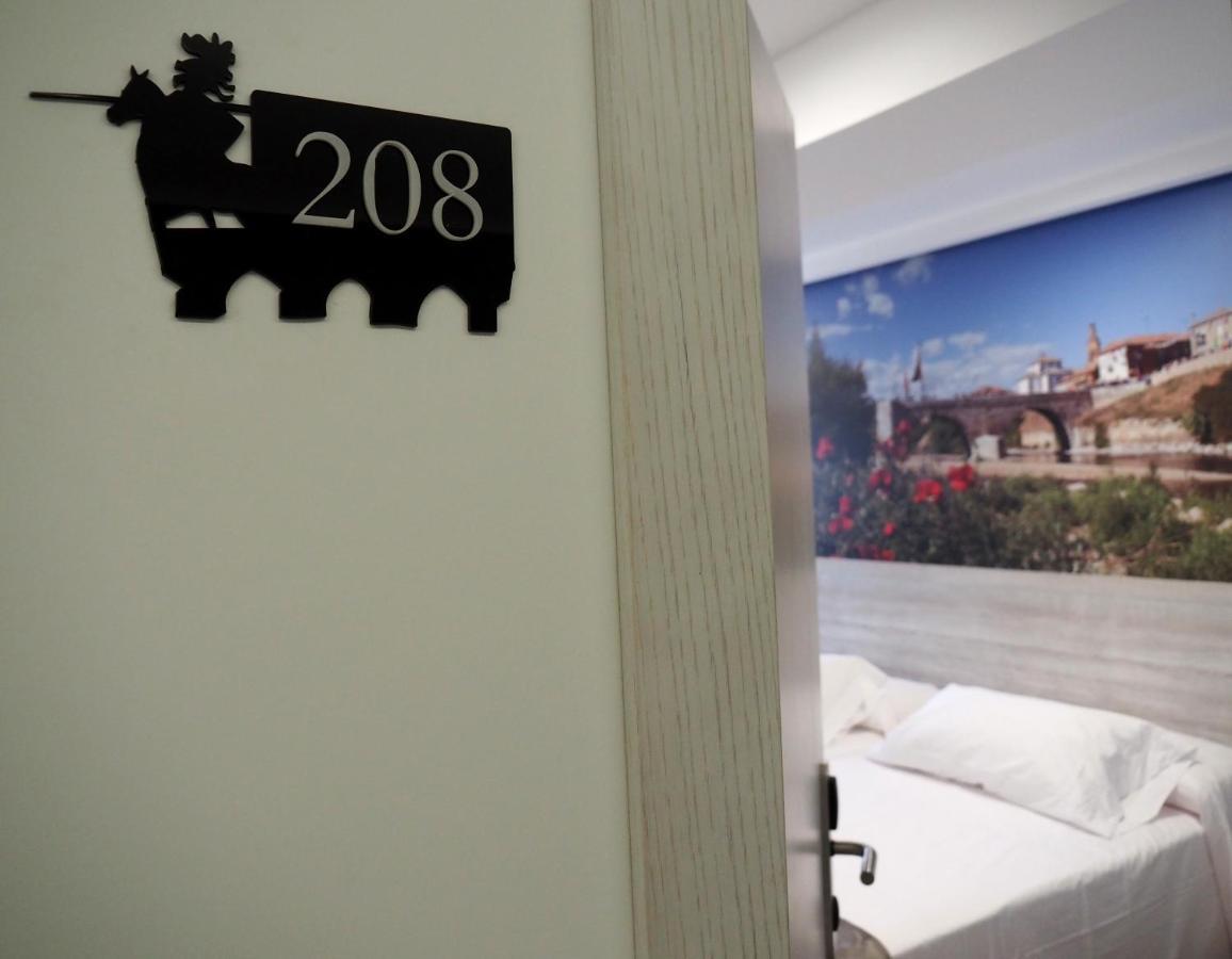 Hostal Don Suero De Quinones Hospital de Órbigo المظهر الخارجي الصورة