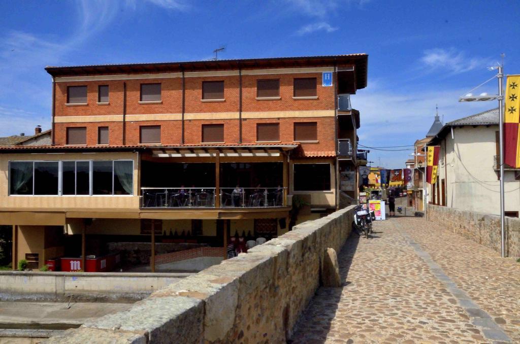 Hostal Don Suero De Quinones Hospital de Órbigo المظهر الخارجي الصورة